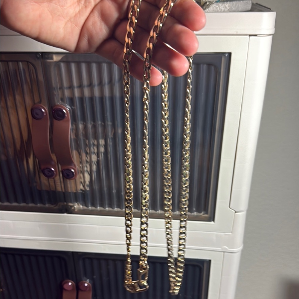 Gold Chain - Picture 1 of 5